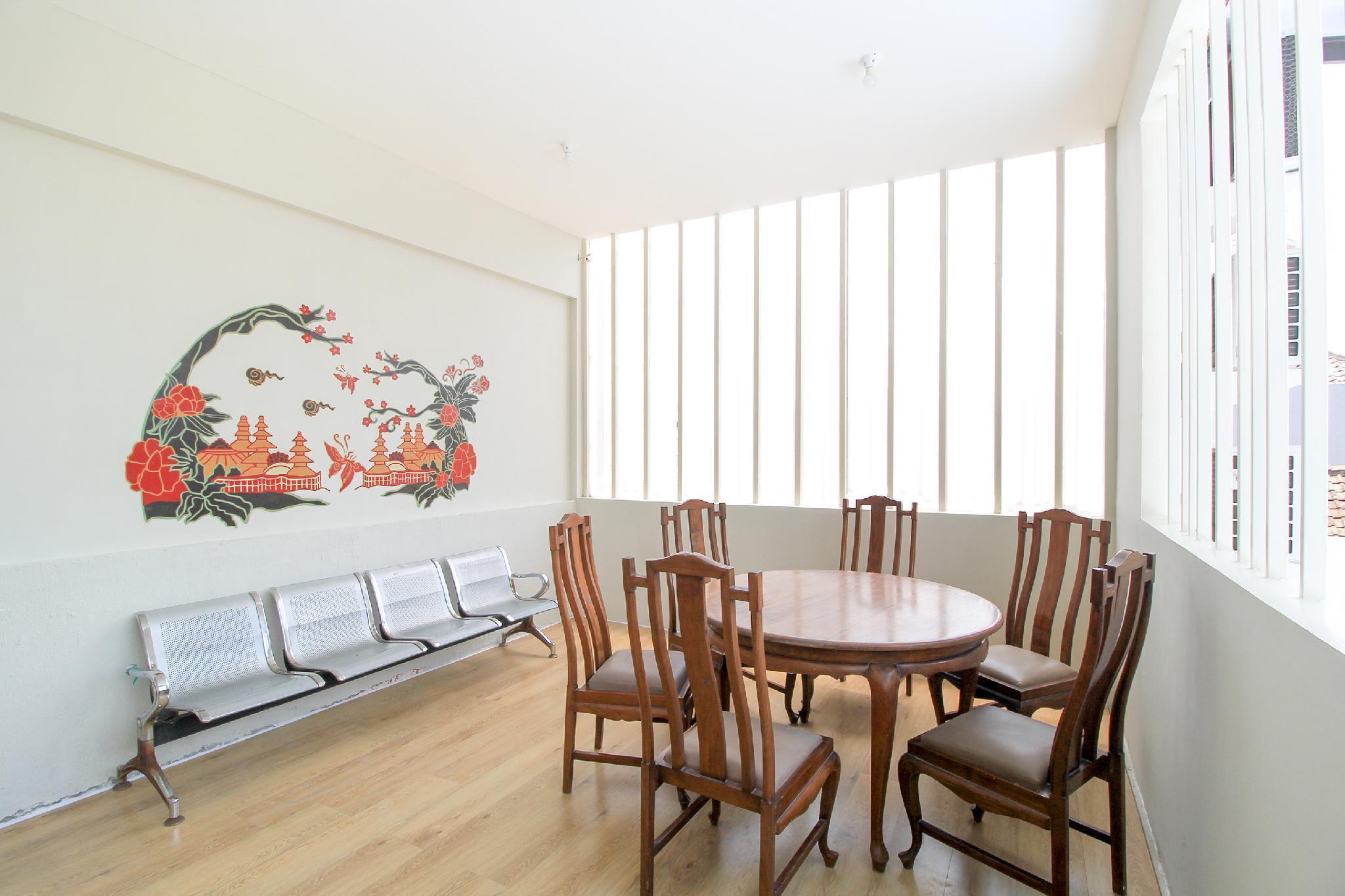 Super Oyo 168 K-15 Residence Сурабая Экстерьер фото