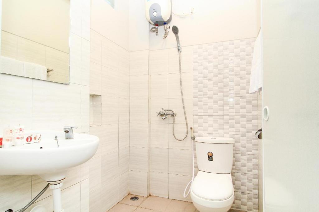 Super Oyo 168 K-15 Residence Сурабая Экстерьер фото